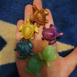 Resin turtles